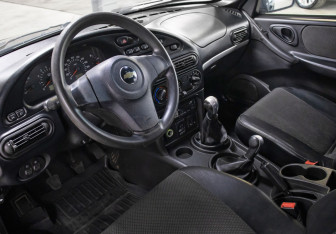 Подержанный автомобиль Chevrolet Niva 2012 года (16 фото)