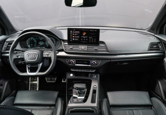 Подержанный автомобиль Audi Q5 2025 года (13 фото)