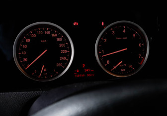 Подержанный автомобиль BMW X6 2009 года (9 фото)