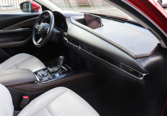 Подержанный автомобиль Mazda CX-30 2020 года (10 фото)
