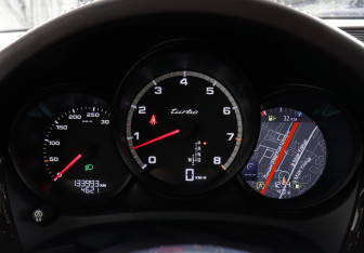 Подержанный автомобиль Porsche Macan 2014 года (11 фото)