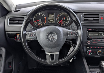 Подержанный автомобиль Volkswagen Jetta Sedan 2013 года (22 фото)