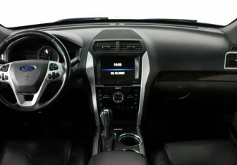 Подержанный автомобиль Ford Explorer 2013 года (7 фото)