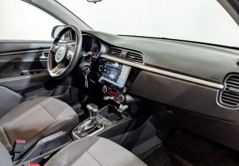 Подержанный автомобиль Kia Rio Hatchback 2020 года (11 фото)