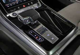 Подержанный автомобиль Audi Q7 2021 года (17 фото)