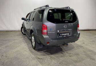 Подержанный автомобиль Nissan Pathfinder 2006 года (4 фото)