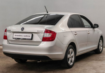 Подержанный автомобиль Skoda Rapid Liftback 2014 года (5 фото)