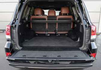 Подержанный автомобиль Toyota Land Cruiser Suv 2018 года (8 фото)