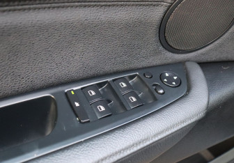 Подержанный автомобиль BMW X6 2013 года (11 фото)