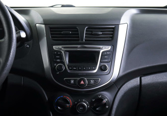 Подержанный автомобиль Hyundai Solaris Sedan 2015 года (11 фото)