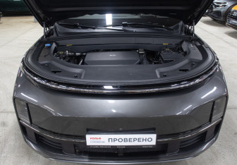 Подержанный автомобиль LiXiang L9 2023 года (9 фото)