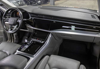 Подержанный автомобиль Audi Q7 2021 года (11 фото)
