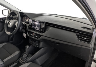 Подержанный автомобиль Skoda Rapid Liftback 2021 года (13 фото)