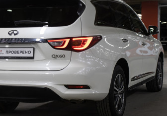 Подержанный автомобиль Infiniti QX60 2017 года (27 фото)
