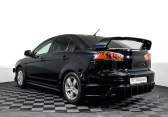 Подержанный автомобиль Mitsubishi Lancer Sedan 2008 года (7 фото)