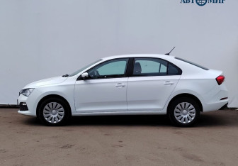 Подержанный автомобиль Skoda Rapid Liftback 2021 года (5 фото)