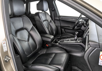 Подержанный автомобиль Porsche Macan 2016 года (23 фото)