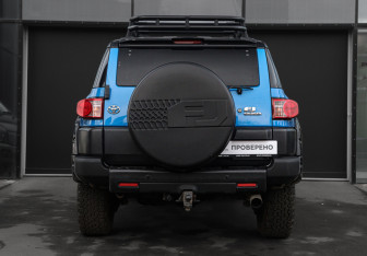 Подержанный автомобиль Toyota FJ Cruiser 2007 года (6 фото)