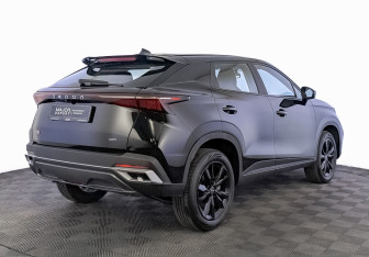 Подержанный автомобиль Omoda C5 2024 года (5 фото)