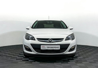Подержанный автомобиль Opel Astra Sedan 2014 года (2 фото)