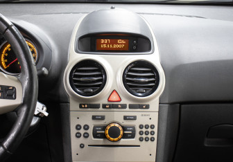 Подержанный автомобиль Opel Corsa 2007 года (15 фото)