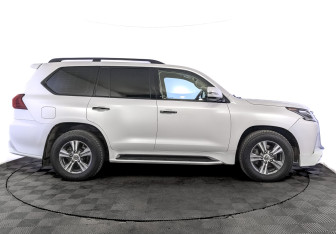 Подержанный автомобиль Lexus LX 2019 года (4 фото)