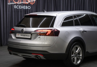 Подержанный автомобиль Opel Insignia Wagon 2014 года (23 фото)