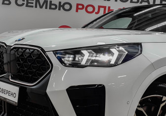 Подержанный автомобиль BMW X2 2024 года (9 фото)