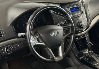 Подержанный автомобиль Hyundai i40 Sedan 2015 года (12 фото)
