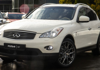 Подержанный автомобиль Infiniti EX 2008 года (20 фото)