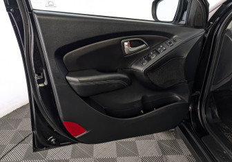 Подержанный автомобиль Hyundai ix35 2012 года (19 фото)