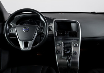 Подержанный автомобиль Volvo XC60 2015 года (12 фото)