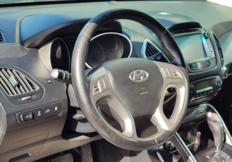 Подержанный автомобиль Hyundai ix35 2012 года (14 фото)