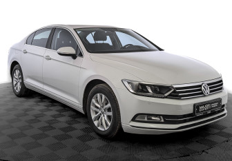 Подержанный автомобиль Volkswagen Passat Sedan 2019 года (3 фото)