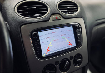 Подержанный автомобиль Ford Focus Wagon 2011 года (13 фото)