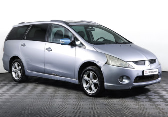 Подержанный автомобиль Mitsubishi Grandis 2008 года (3 фото)