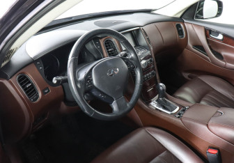 Подержанный автомобиль Infiniti QX50 2017 года (9 фото)