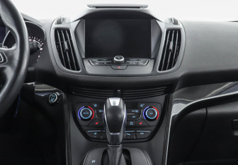 Подержанный автомобиль Ford Kuga 2016 года (9 фото)