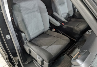 Подержанный автомобиль Peugeot Traveller 2019 года (24 фото)