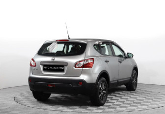 Подержанный автомобиль Nissan Qashqai 2012 года (3 фото)