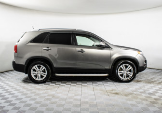 Подержанный автомобиль Kia Sorento 2012 года (4 фото)