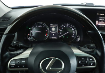 Подержанный автомобиль Lexus ES 2015 года (11 фото)