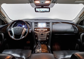 Подержанный автомобиль Infiniti QX80 2019 года (14 фото)