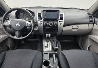 Подержанный автомобиль Mitsubishi Pajero Sport 2014 года (11 фото)