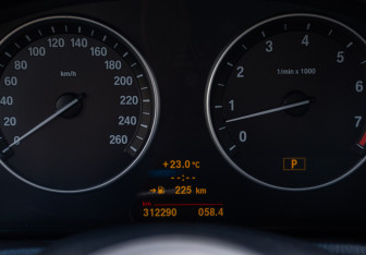 Подержанный автомобиль BMW X3 2010 года (10 фото)