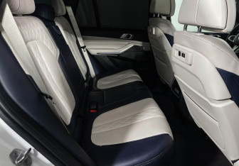 Подержанный автомобиль BMW X5 2021 года (14 фото)