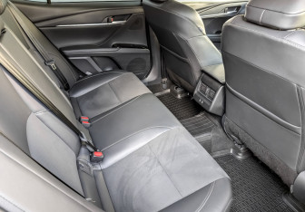Подержанный автомобиль Toyota Camry Sedan 2024 года (12 фото)