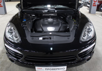 Подержанный автомобиль Porsche Cayenne 2011 года (9 фото)