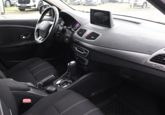 Подержанный автомобиль Renault Fluence 2014 года (9 фото)
