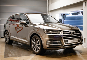 Подержанный автомобиль Audi Q7 2016 года (3 фото)